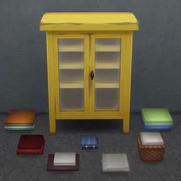 Split Panel Display & Linens